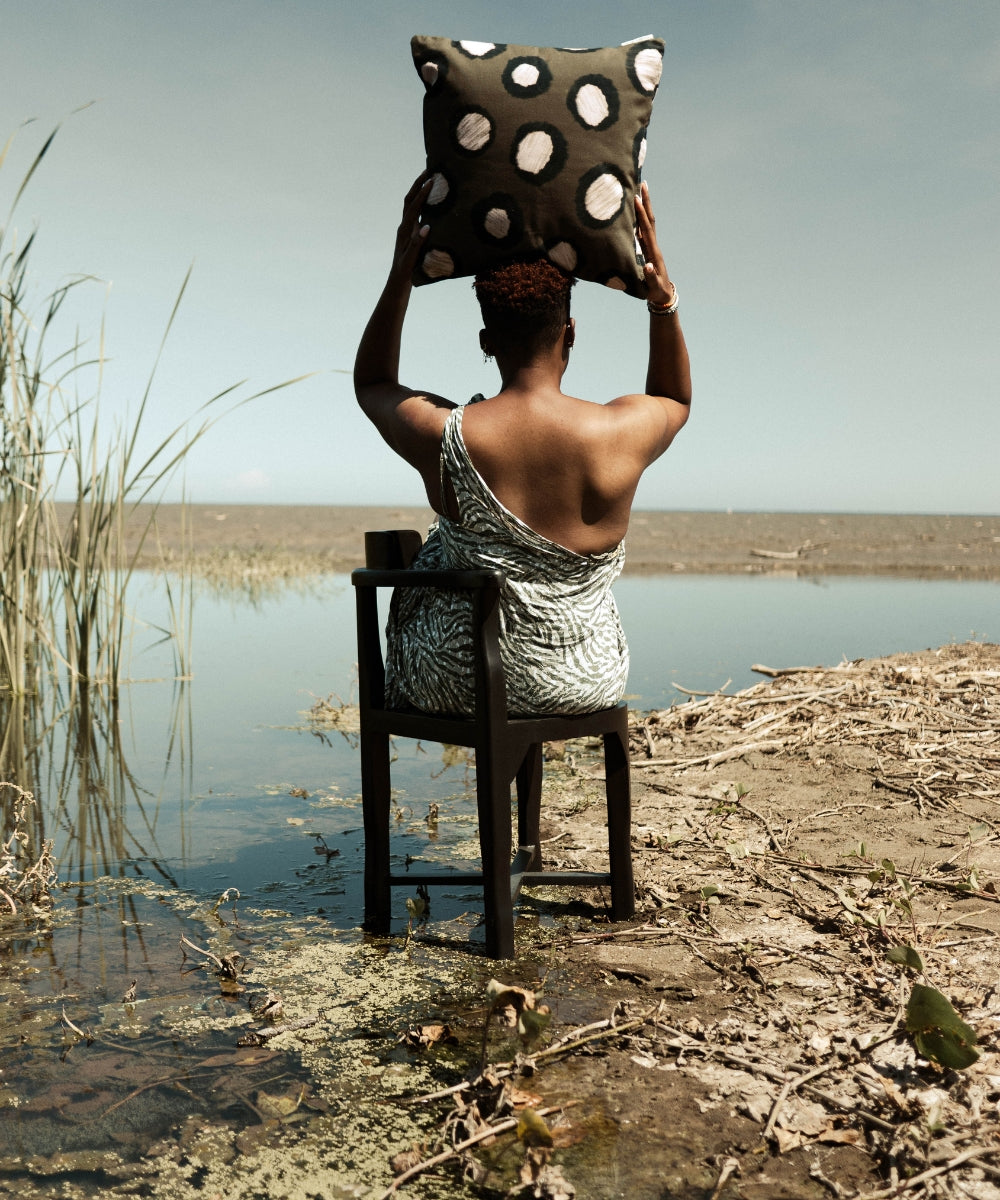 Chaise accoudoir ming noir