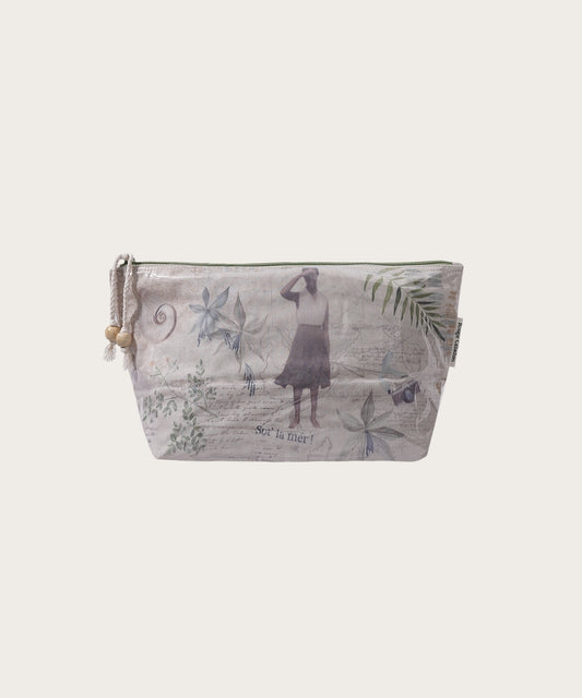 Trousse bikini sot la mer 
